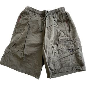 😎 NWOT Men’s Speedo swim trunks in khaki green in size Medium